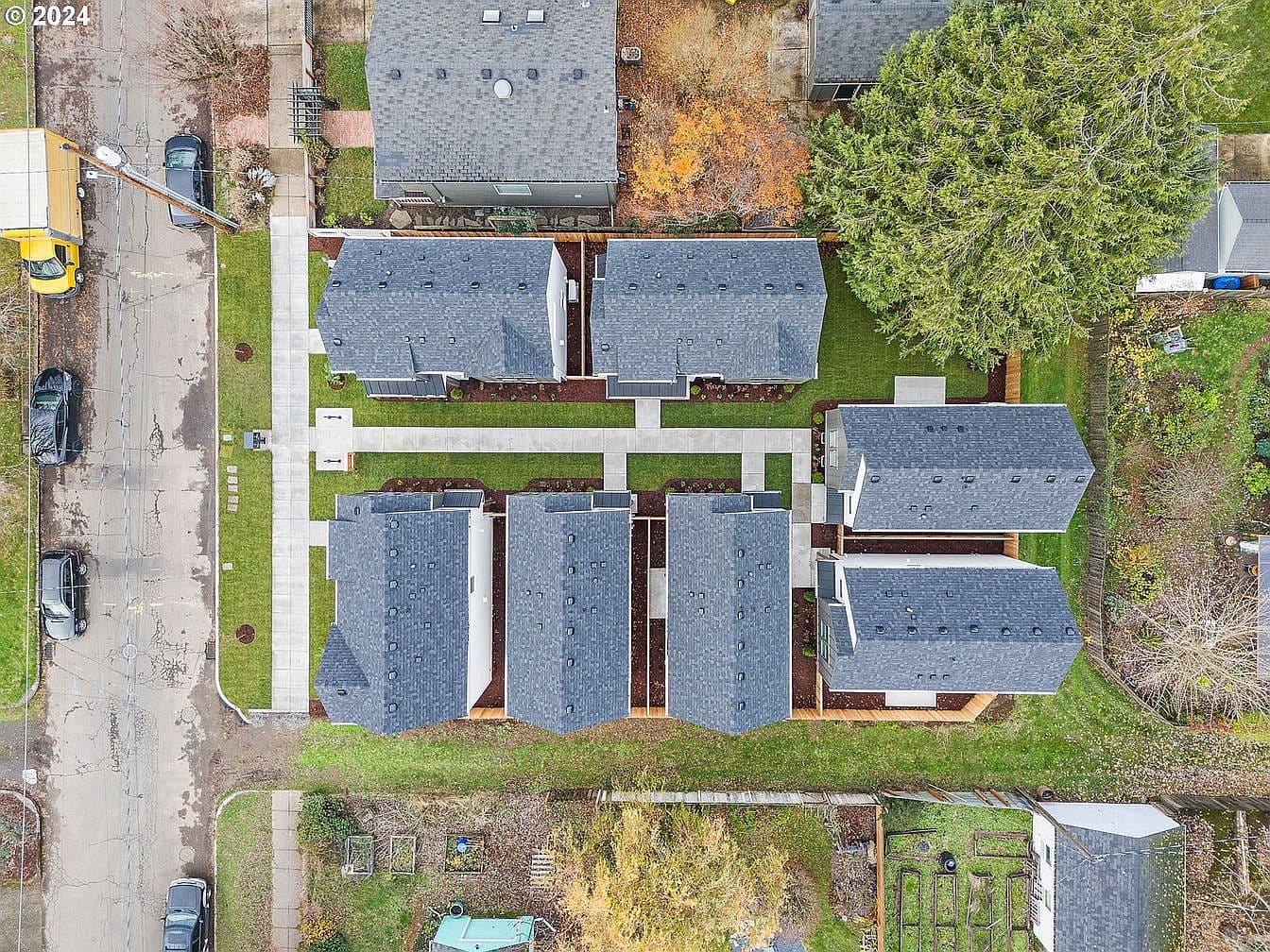 6199 N Amherst St - Thumbnail 5