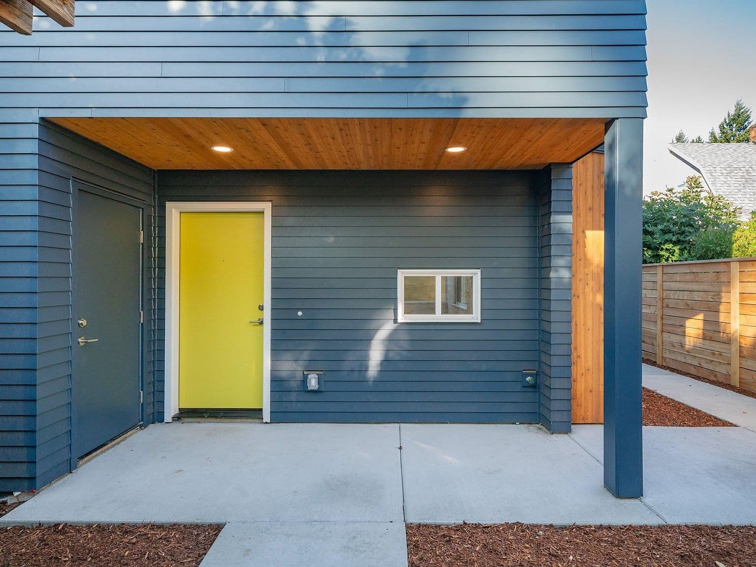 5009 N Girard St #C - Thumbnail 2