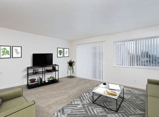 Nearby home at 5531 N Lombard St APT 7