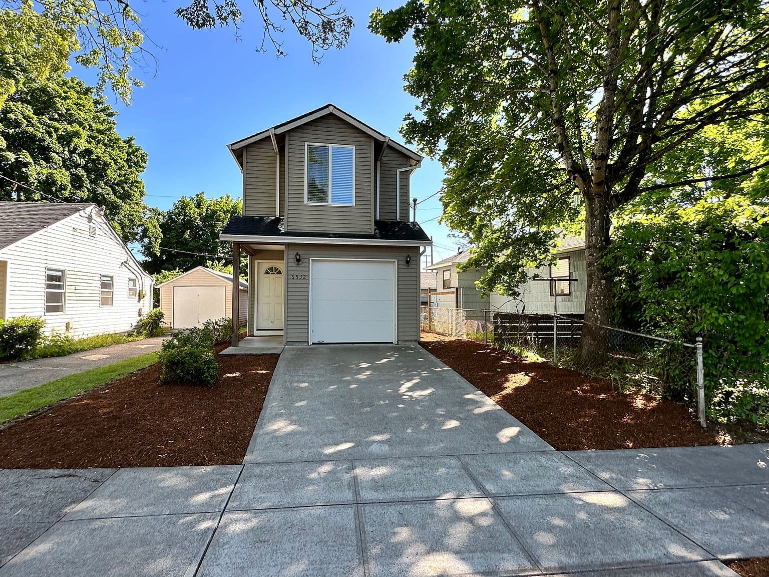 6532 N Princeton St - Thumbnail 2