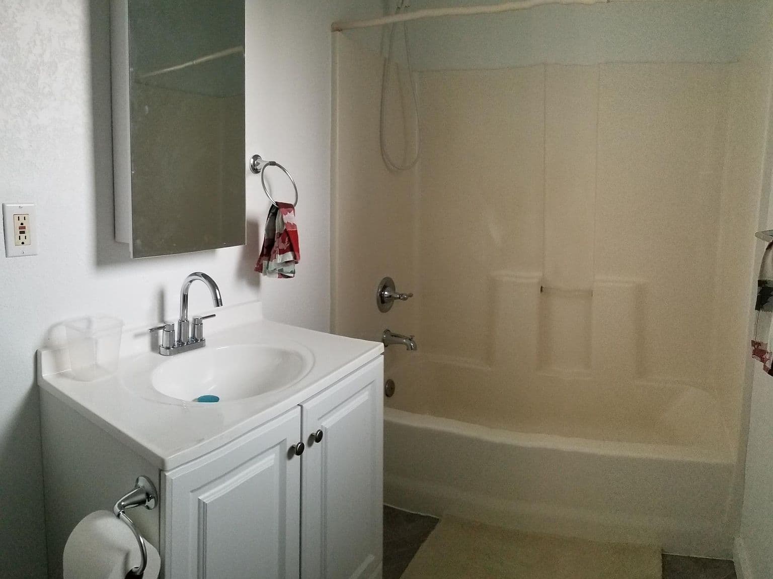5509 N Syracuse St - Thumbnail 5