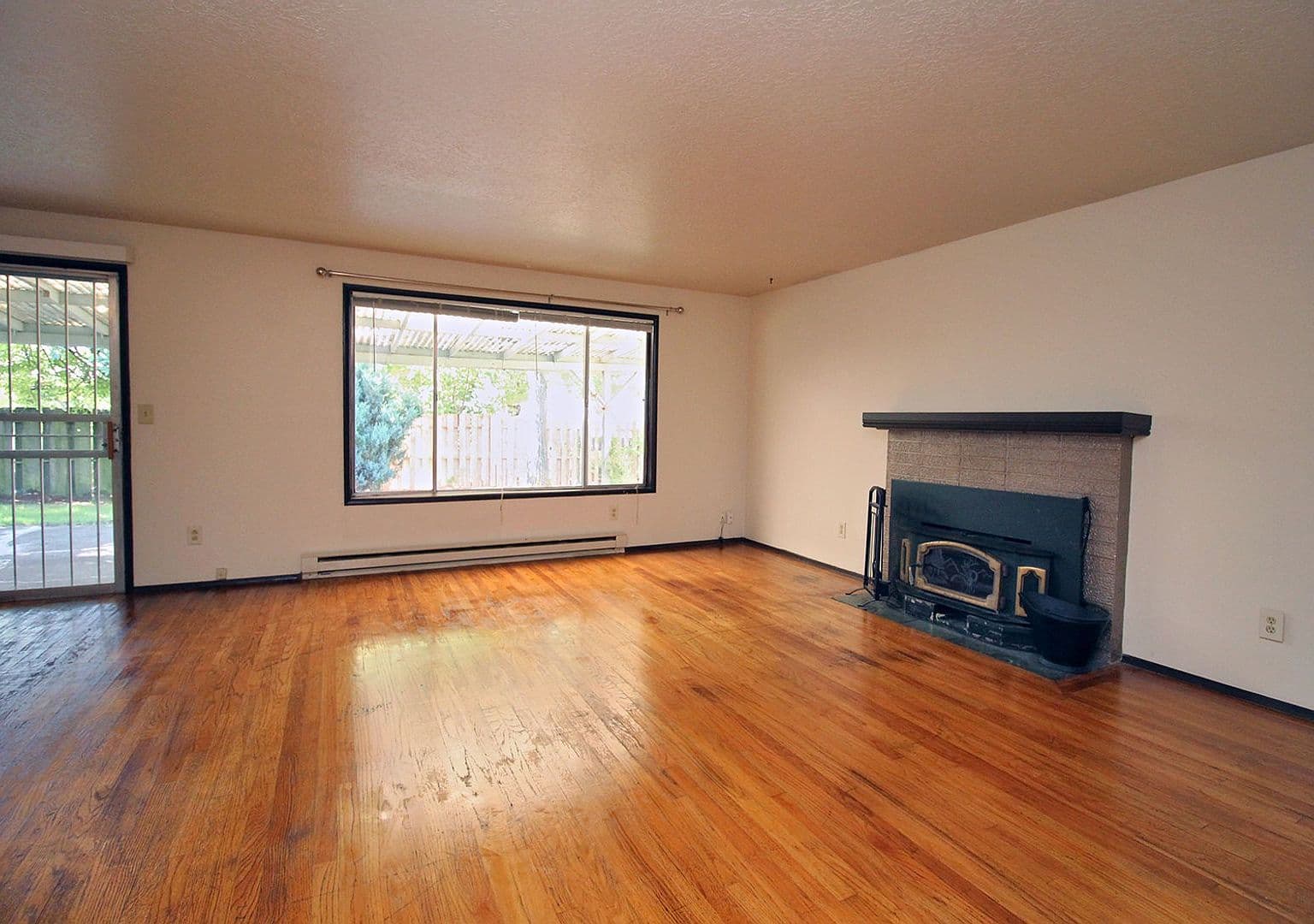 3930 N Kiska St - Thumbnail 3