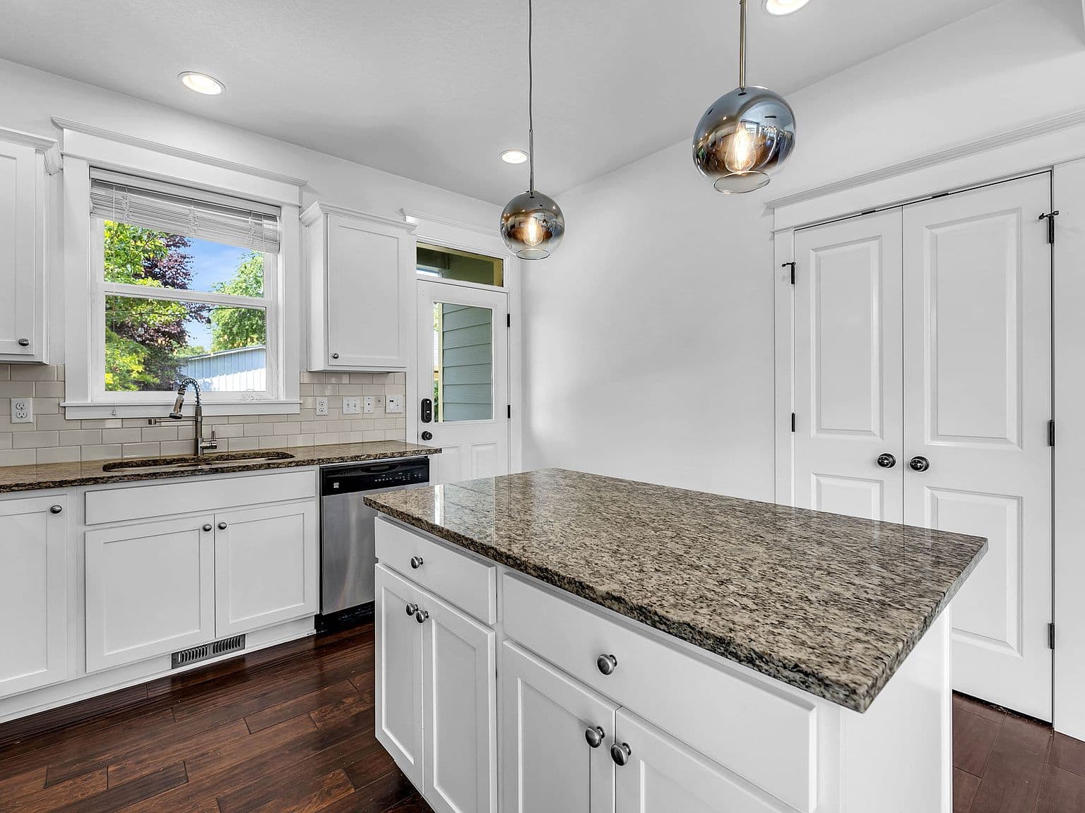 4625 N Hunt St - Thumbnail 4