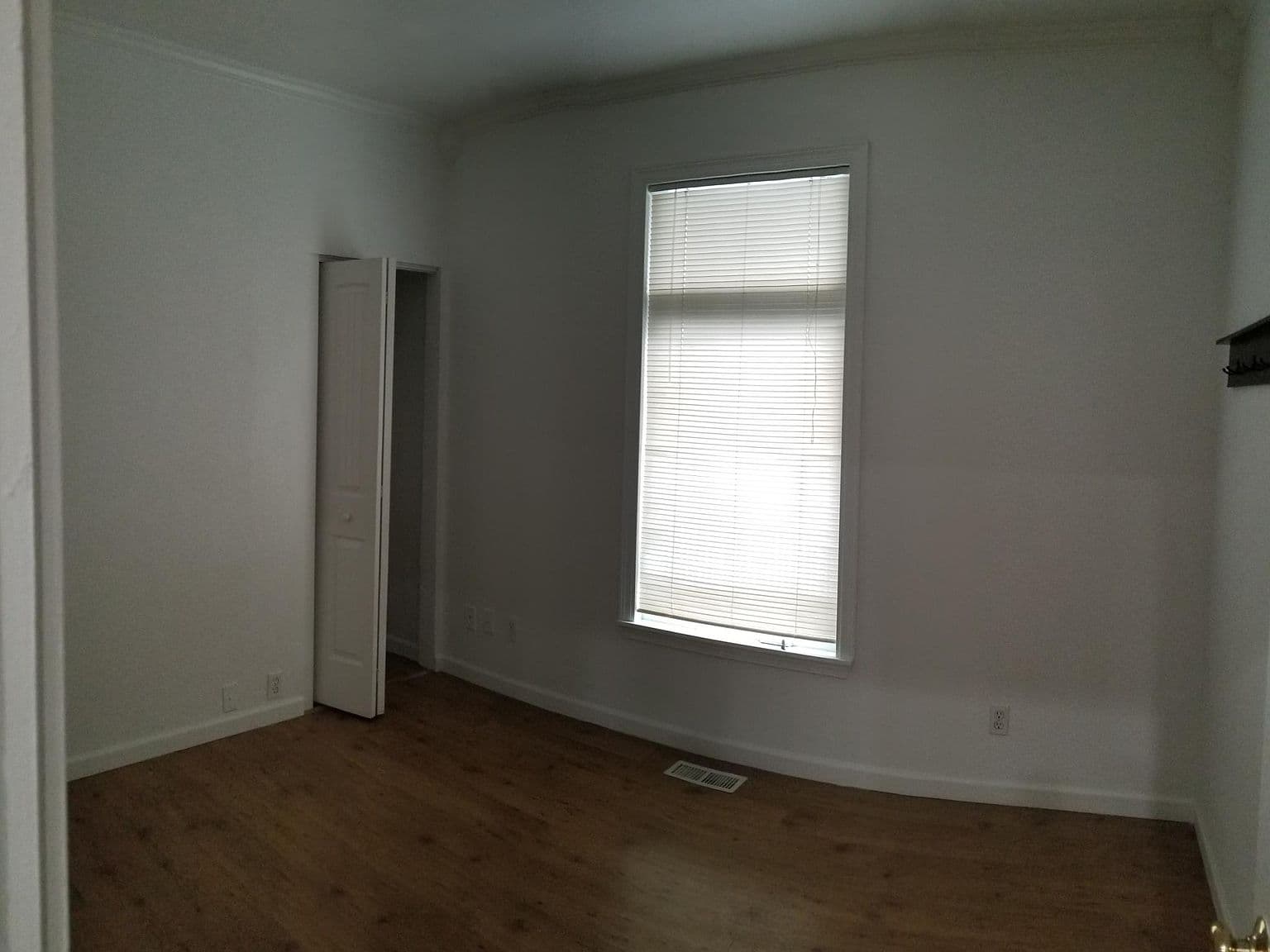5509 N Syracuse St - Thumbnail 4