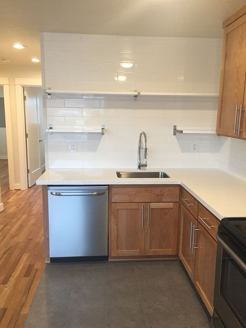 7511 N Berkeley Ave APT 7