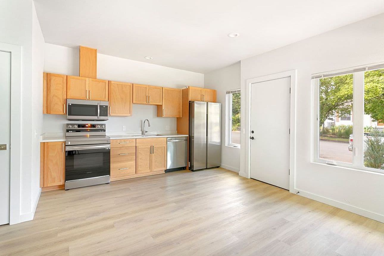 5874 N Harvard St - Thumbnail 3